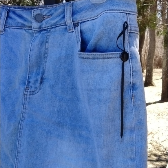 NWOT Charlie B denim embroidered skirt size 8 - Picture 8 of 12